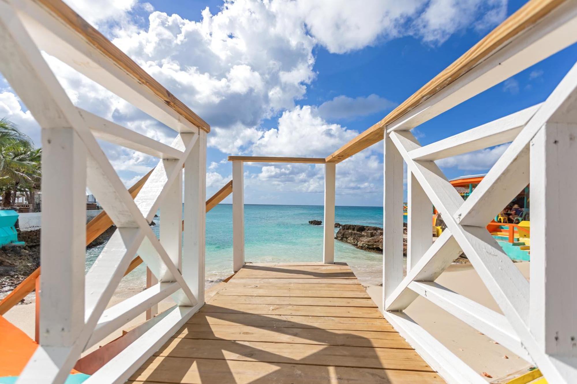 Maho Beach House - Studio - Beach Access 외부 사진