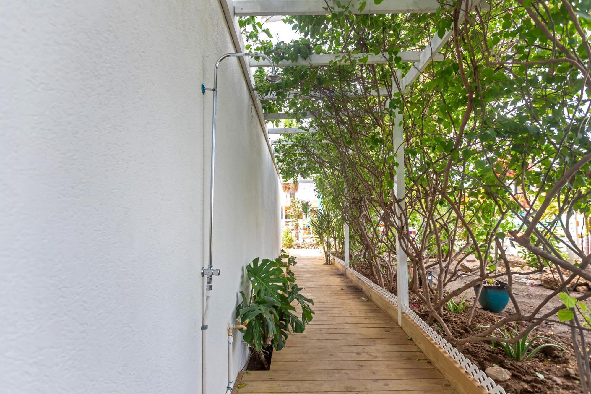 Maho Beach House - Studio - Beach Access 외부 사진