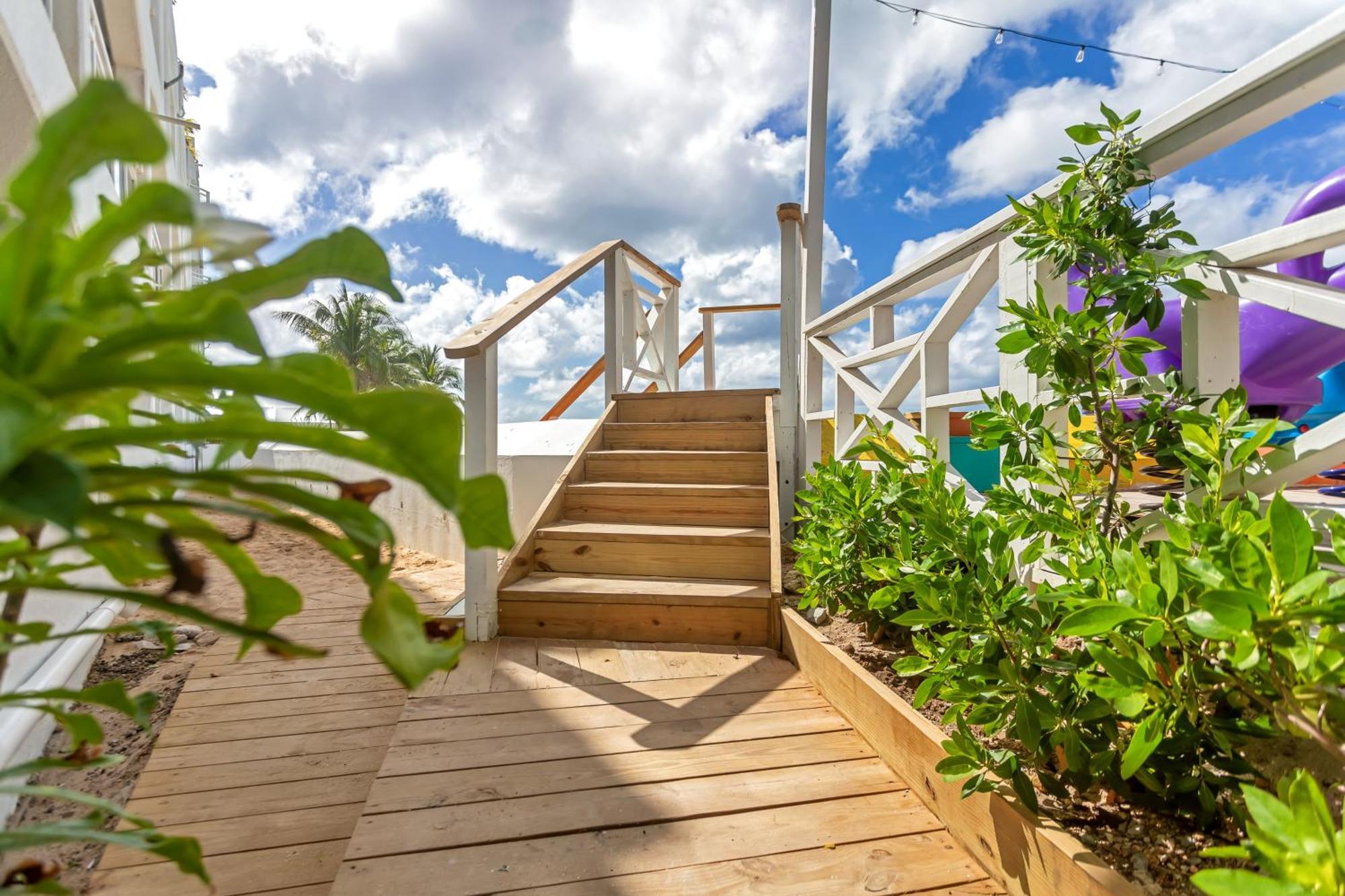 Maho Beach House - Studio - Beach Access 외부 사진