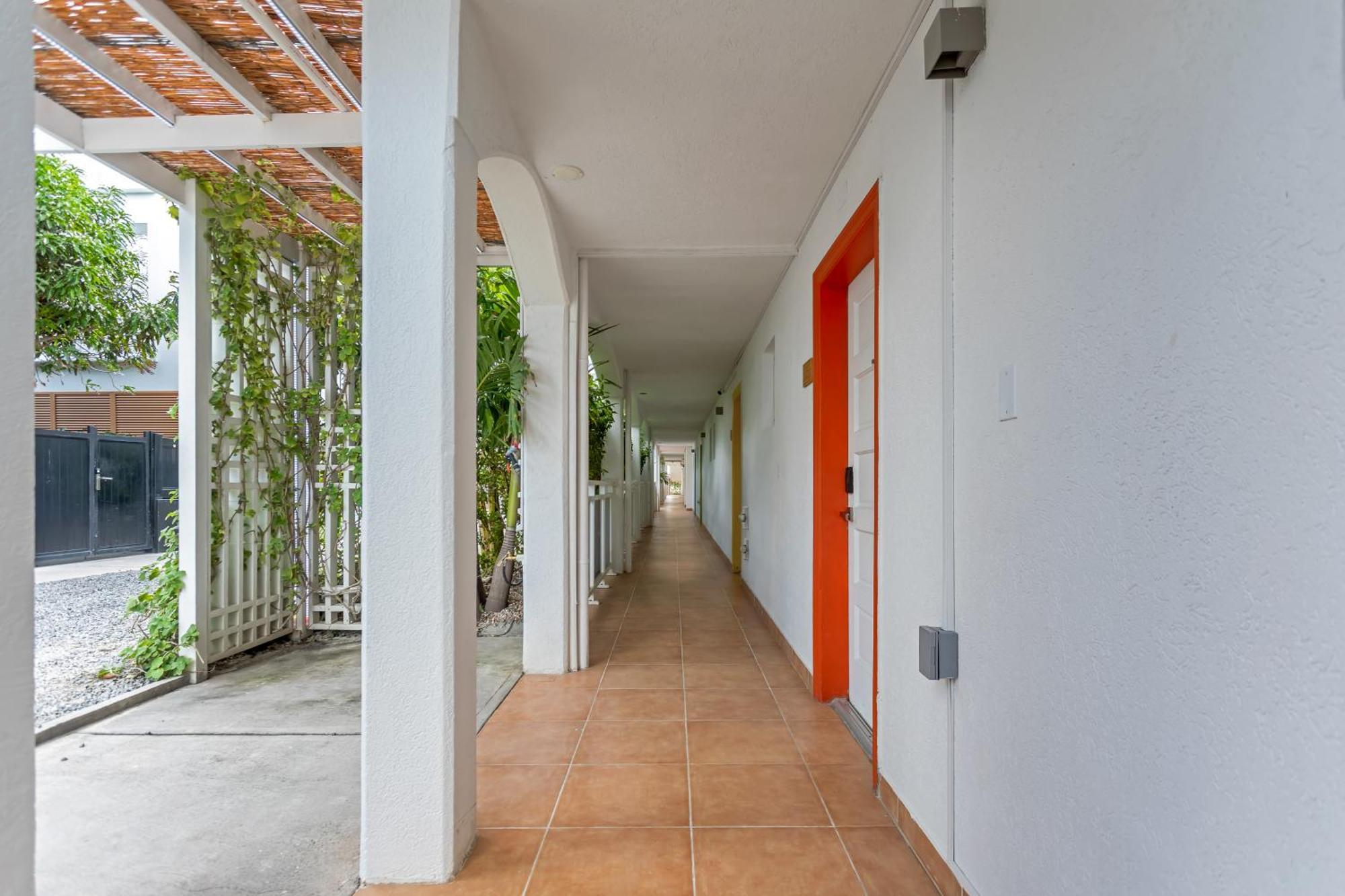 Maho Beach House - Studio - Beach Access 외부 사진
